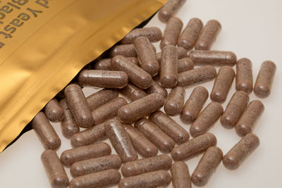 Lievito di riso rosso con aglio nero, astaxantina e vitamine B6 e B12